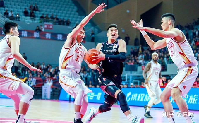 关于尤文图斯中场组织能力卓越，荣登助攻榜首的信息